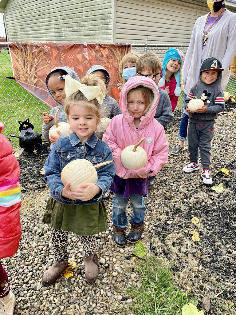 GEC Preschoolers at GMS Pumpkin Patch 